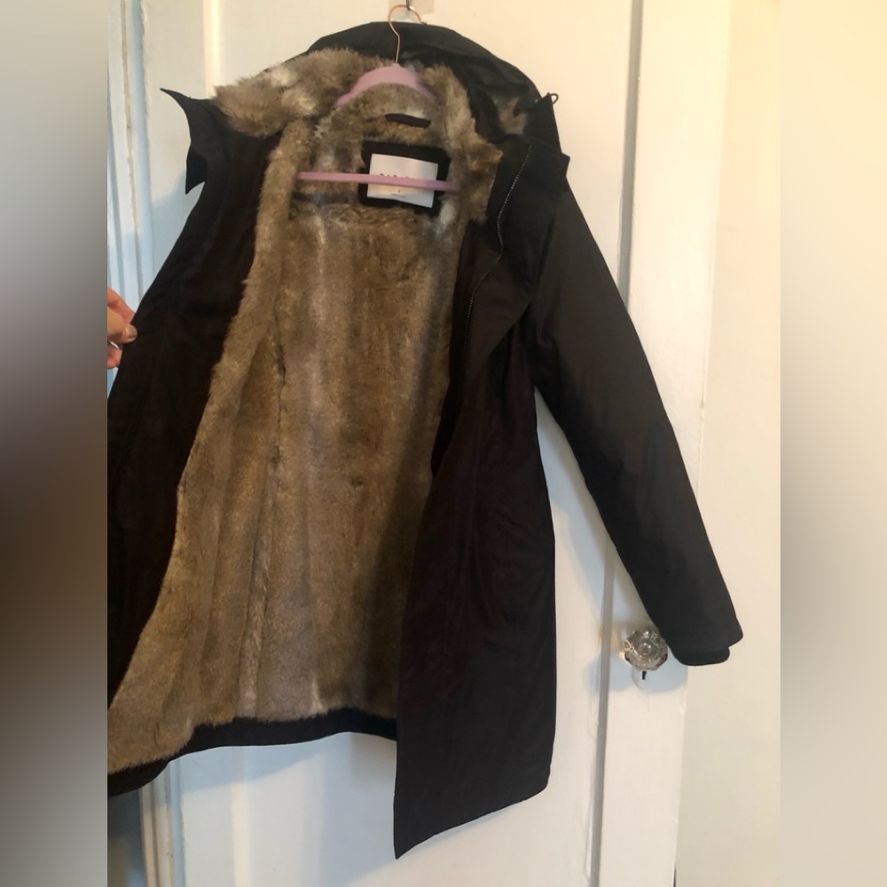 Aritzia-Babaton
Oskar Parka - Picture 12 of 16